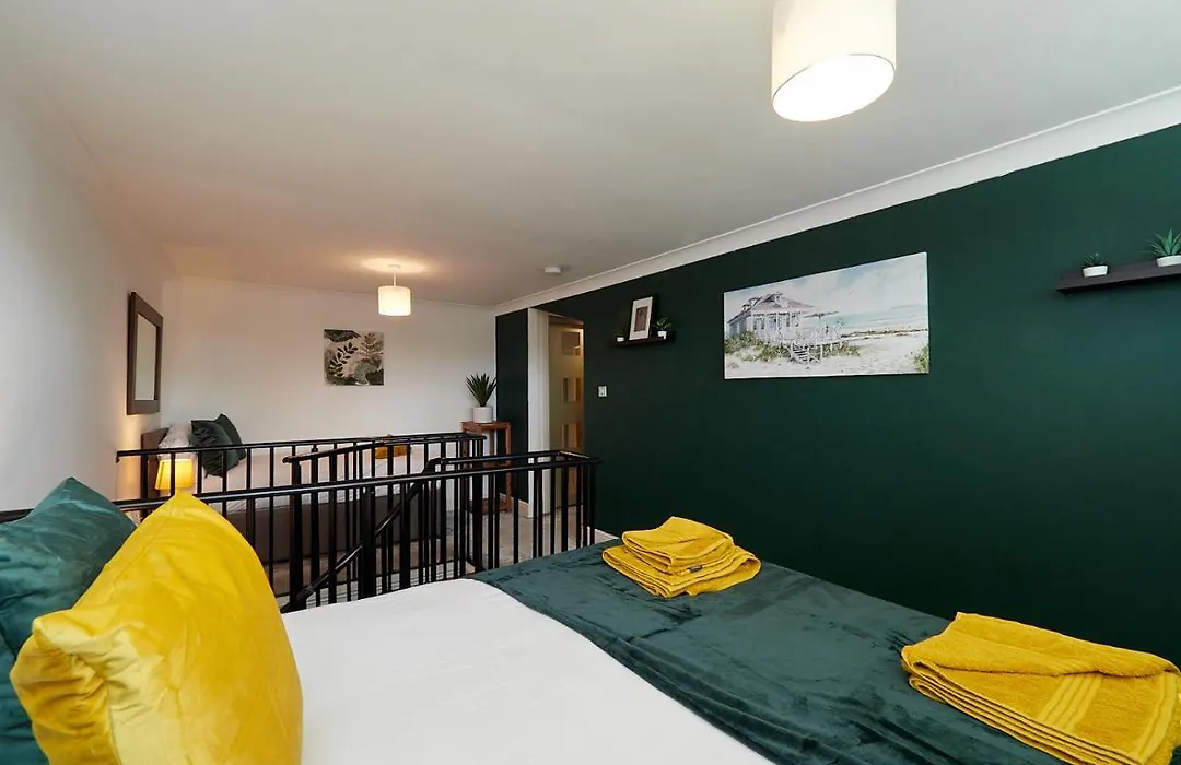 Cosy Emerald Suite - Two Story Duplex Apartment - Balcony - Contractors - Family - City Centre - Broadway Plaza - Five Ways - Sleeps 6-1