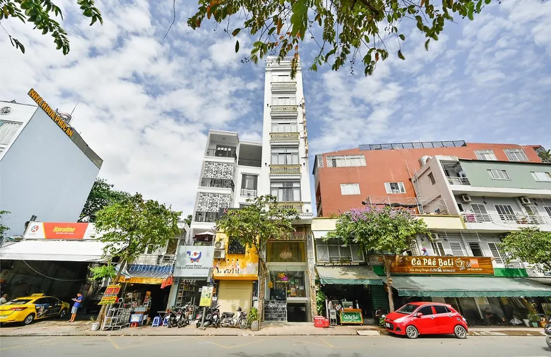 Lotus Airport Hotel Saigon-1