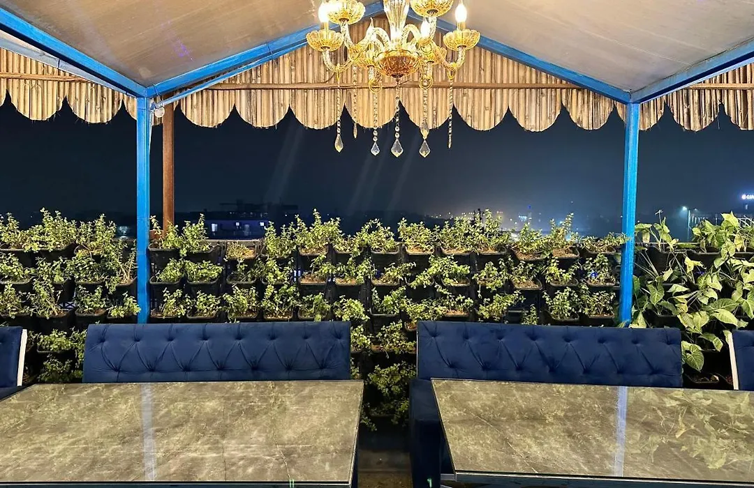 Very Spacious Terrace With Rooms For Gatherings-1