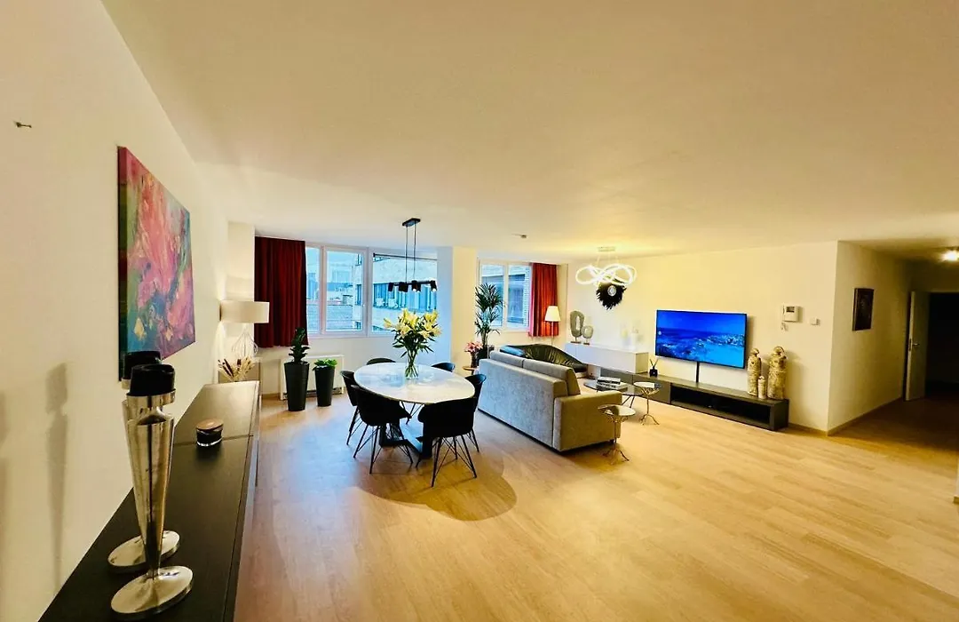 Urbanstay Suites Grand Place Luxury Apartment-1