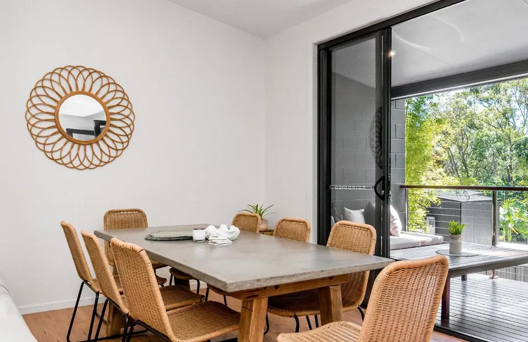 Light Filled Modern Specious Home, Pet Friendly In A Beautiful Area Of Byron Bay, Short Stroll To Town-1