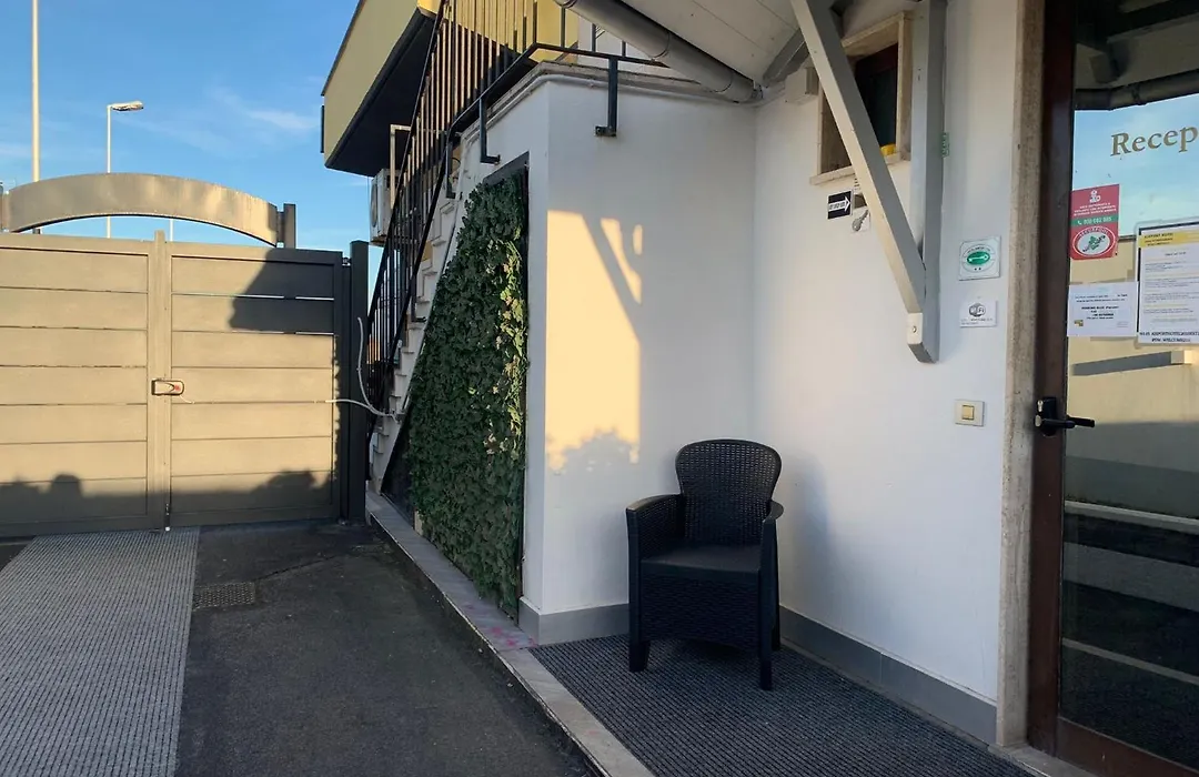 Airport Hotel-1