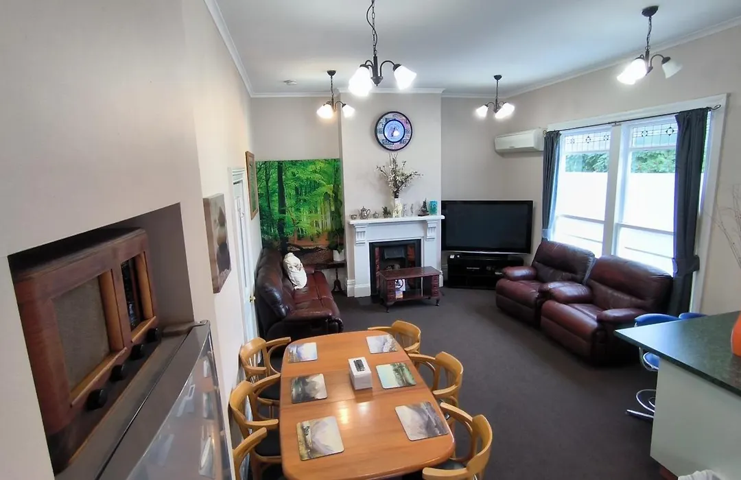 City Centre Superior Villa 3 Large Double Bedrooms-1