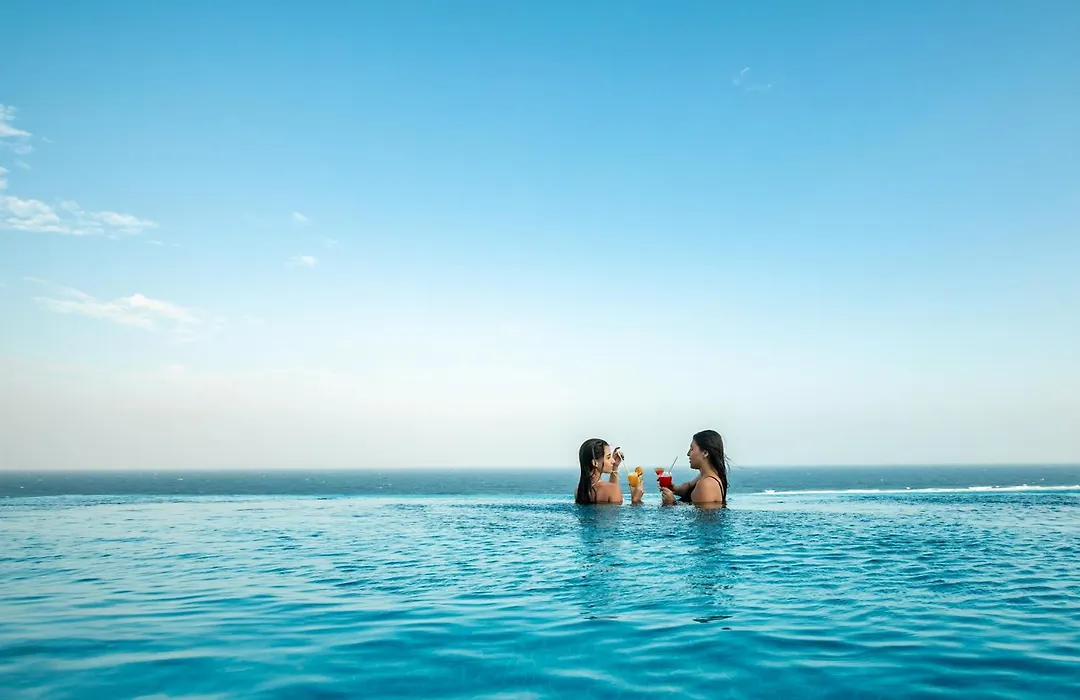 Triton Prestige Seaview And Spa-1