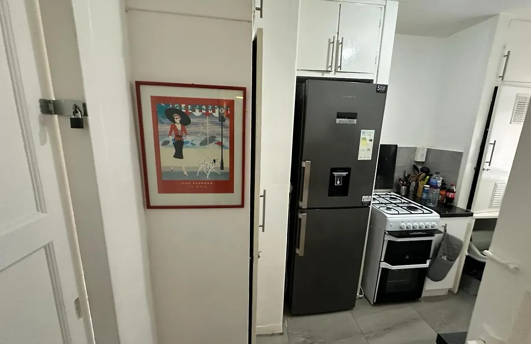 Aldgate East Rooms R2-1