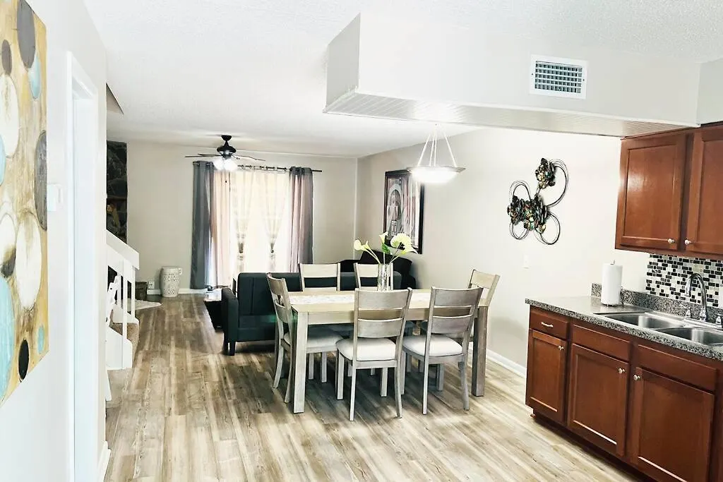 Mandarin Cheerful 2 Bedroom Townhouse W/Fireplace-1