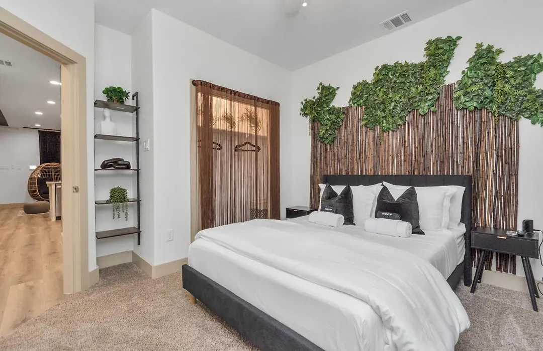 2 Homes! Sleeps 18, Games, Gated Parking & More!-1