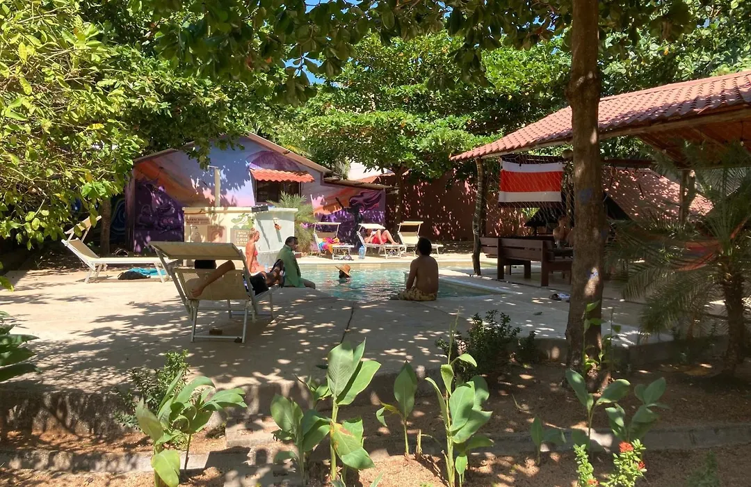 Tamahostel & Glamping-1