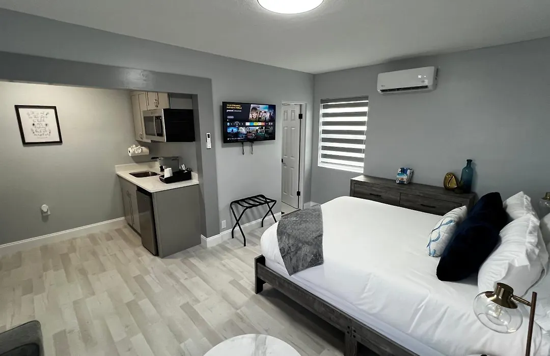 Oceano Suites Daytona Beach-1