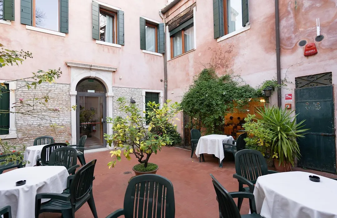 Hotel Tivoli-1