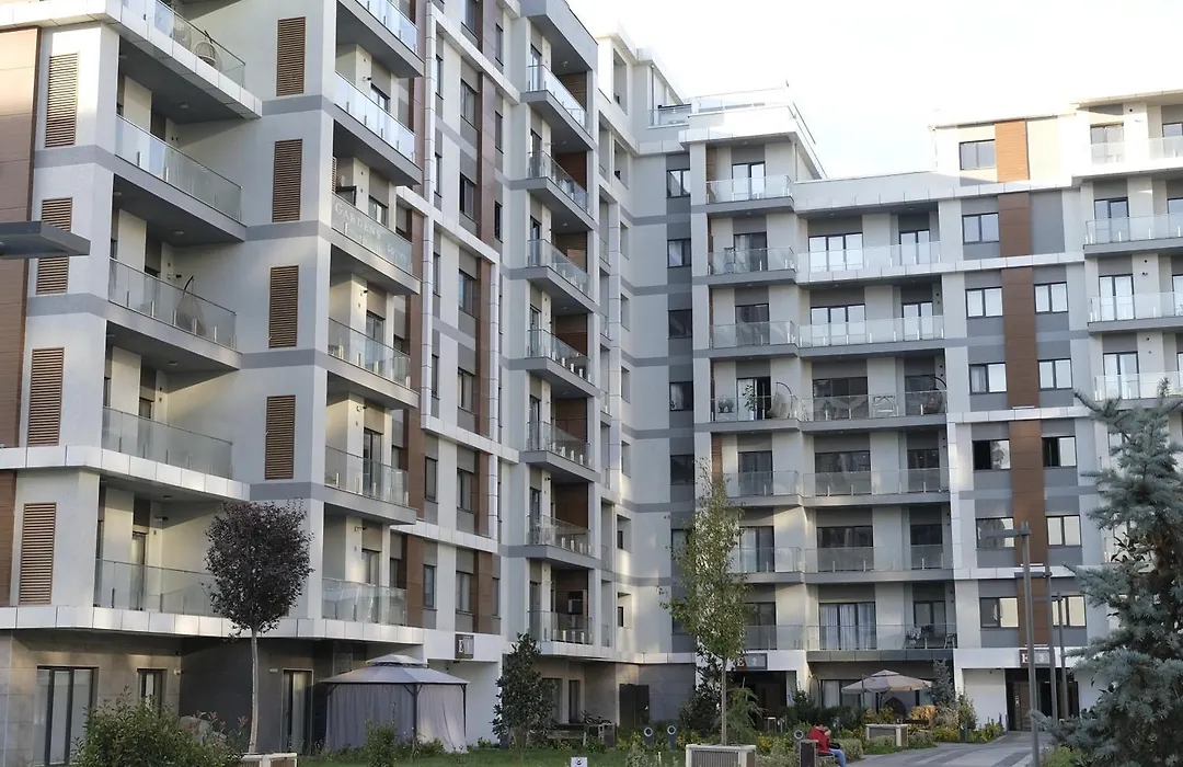 Iris Apartments B-1