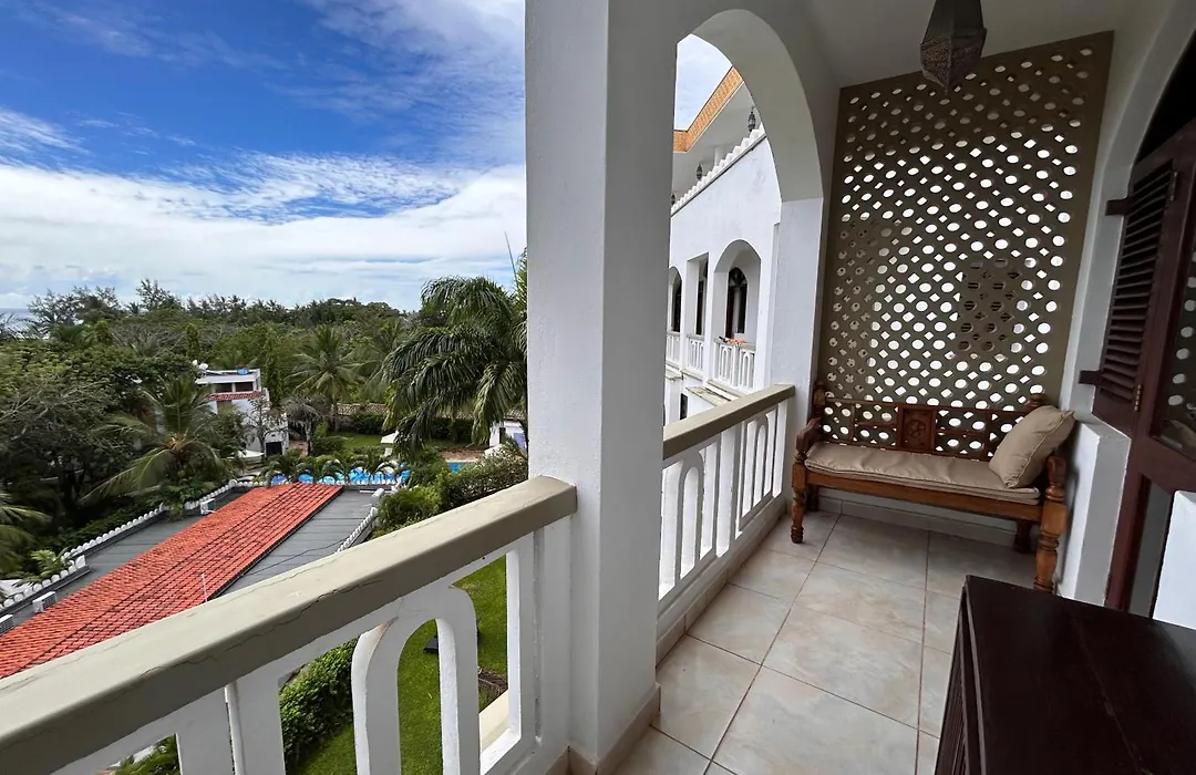 Beach Front Spacious Apartment With Oceanview -- Lantana Galu Beach Apartment-1