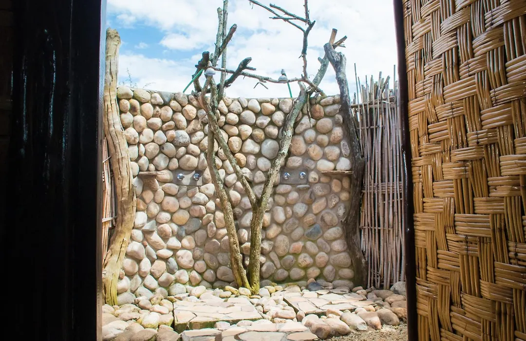 Queen Elizabeth Bush Lodge By Nature Lodges Ltd-1