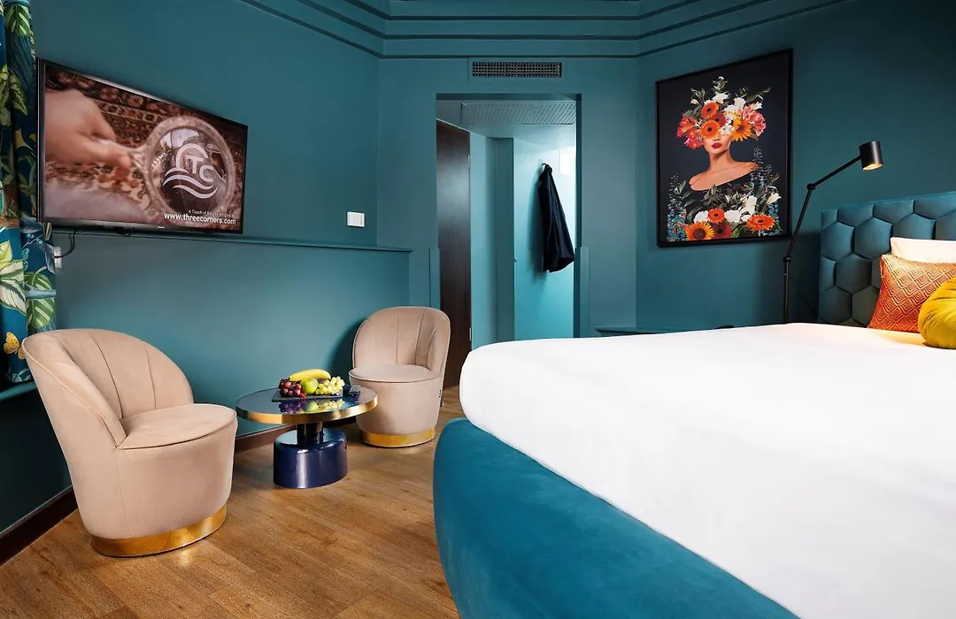 Three Corners Hotel Art-1