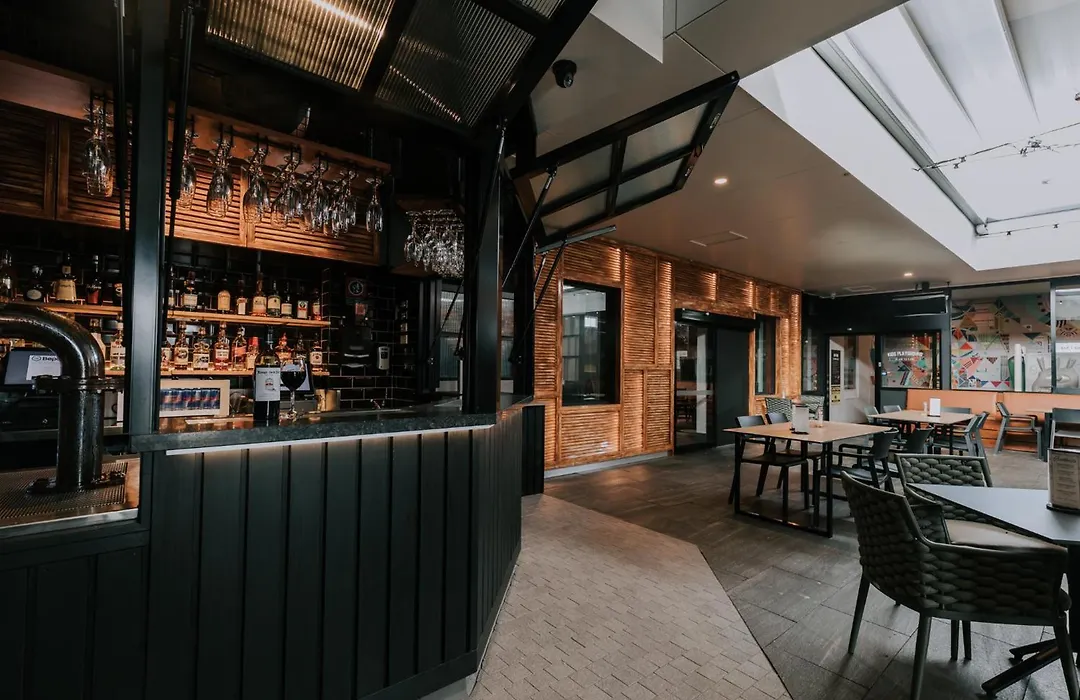 Sydney Junction Hotel-1