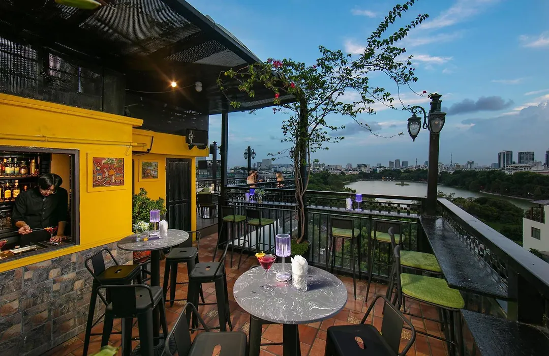 Trangtrang Premium Hotel & Sky Bar-1