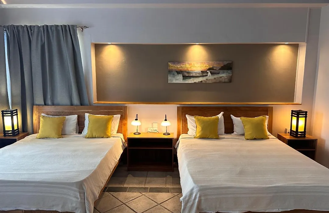 Le Gite Du Bonheur Guest House & Car Rental-1