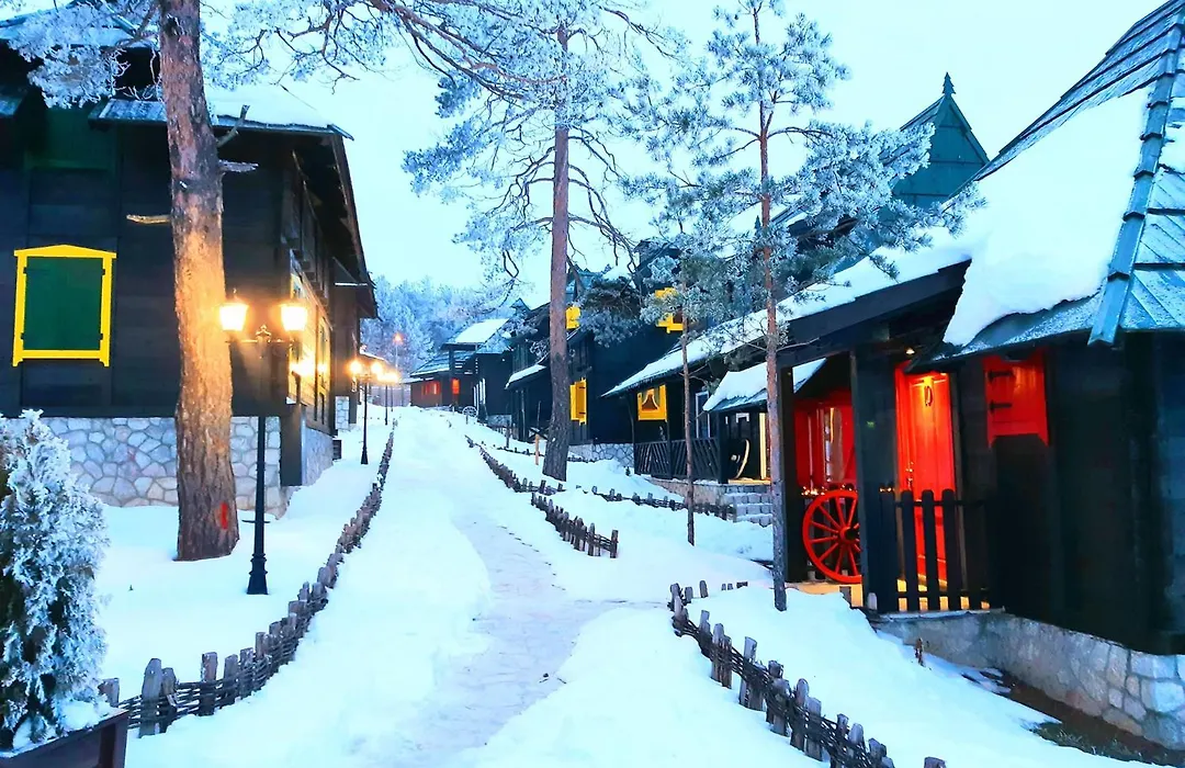 El Paso City, Zlatibor - Unique Wooden Cottages, Treehouse, Wild West Rooms, Accommodation 1-6 People-1