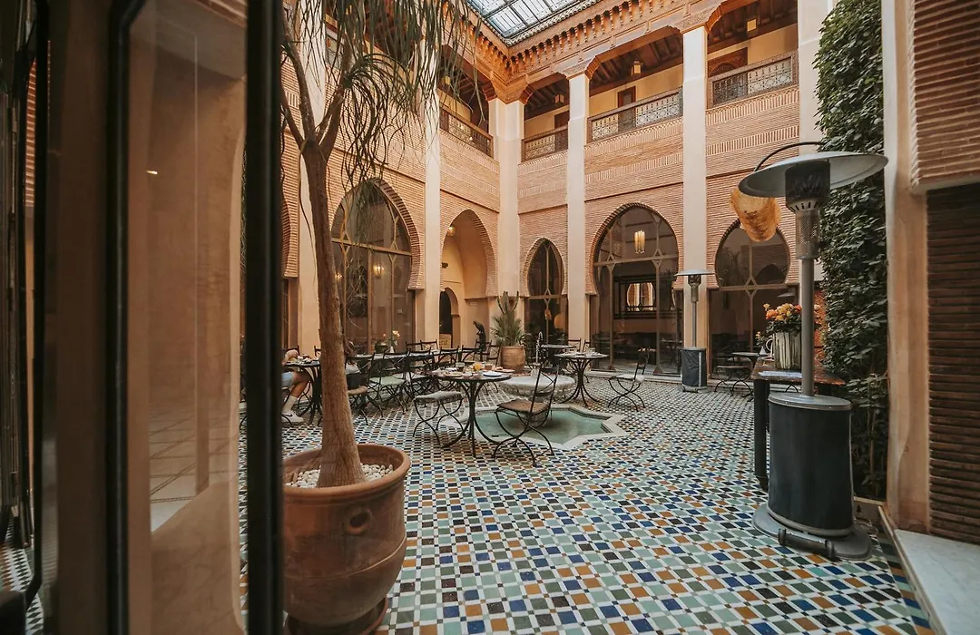 Riad Le Perroquet Bleu Suites & Spa-1