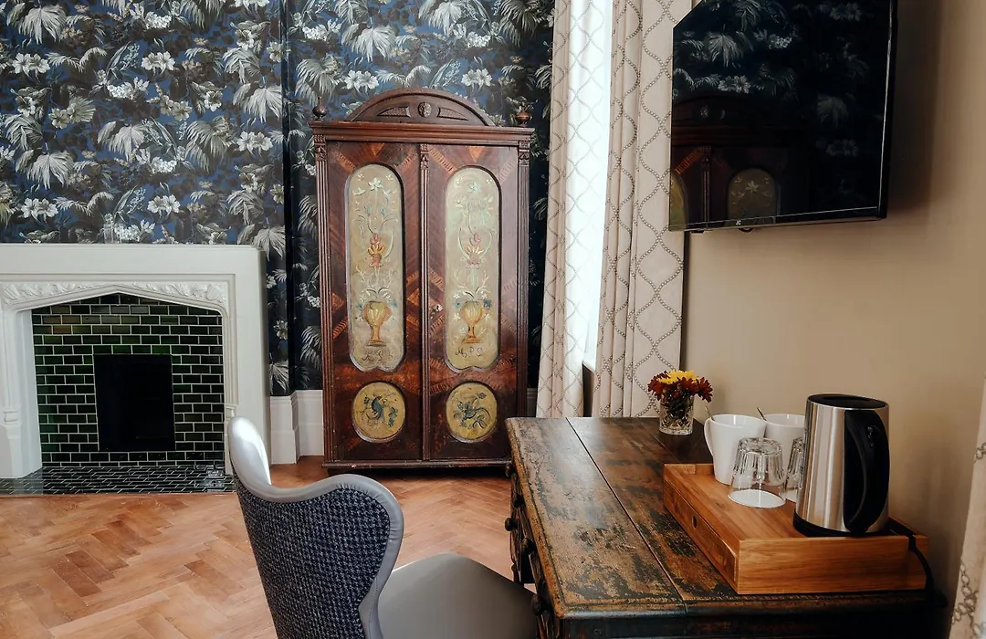 The Black Lion Pub & Boutique Guesthouse-1