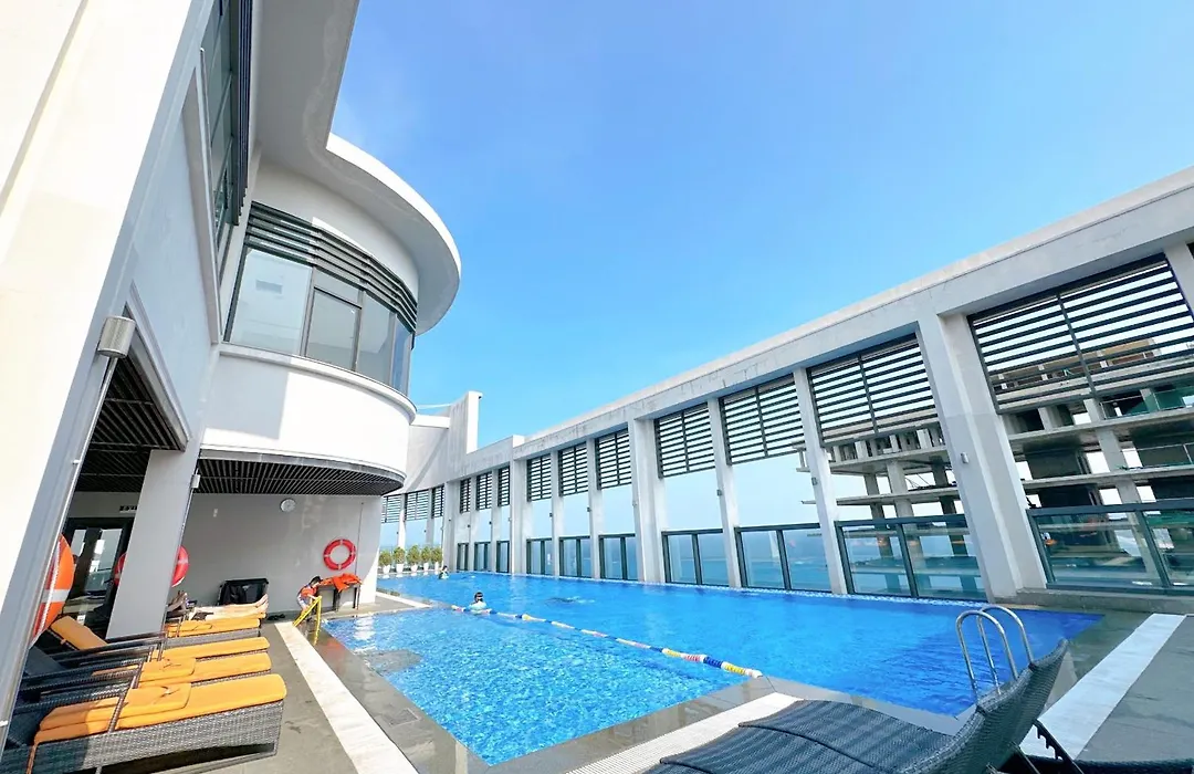 Luxury Apt Opposite Mykhe Beach Da Nang-1