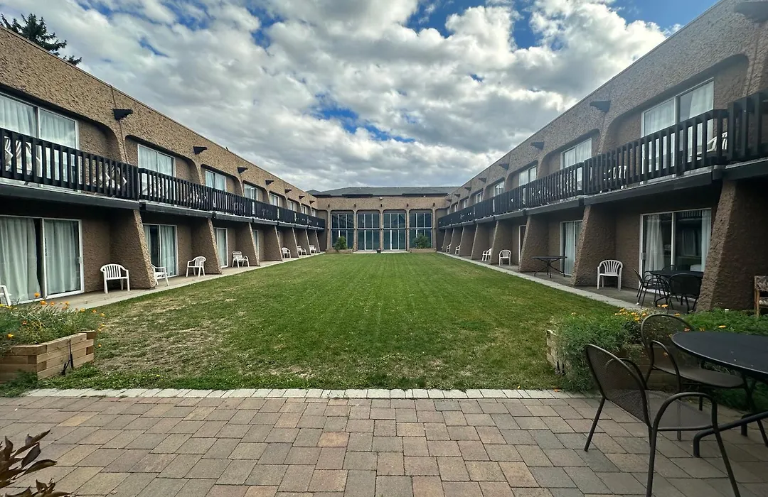 Divya Sutra Plaza And Conference Centre, Vernon, Bc-1