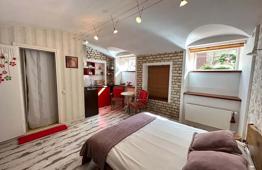 Old Town Cosy One Bedroom Apartments With Fireplace-1