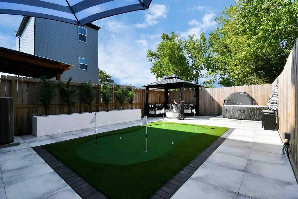 Mini Golf - With Hot Tub- Mins To Downtown Nightlife-1