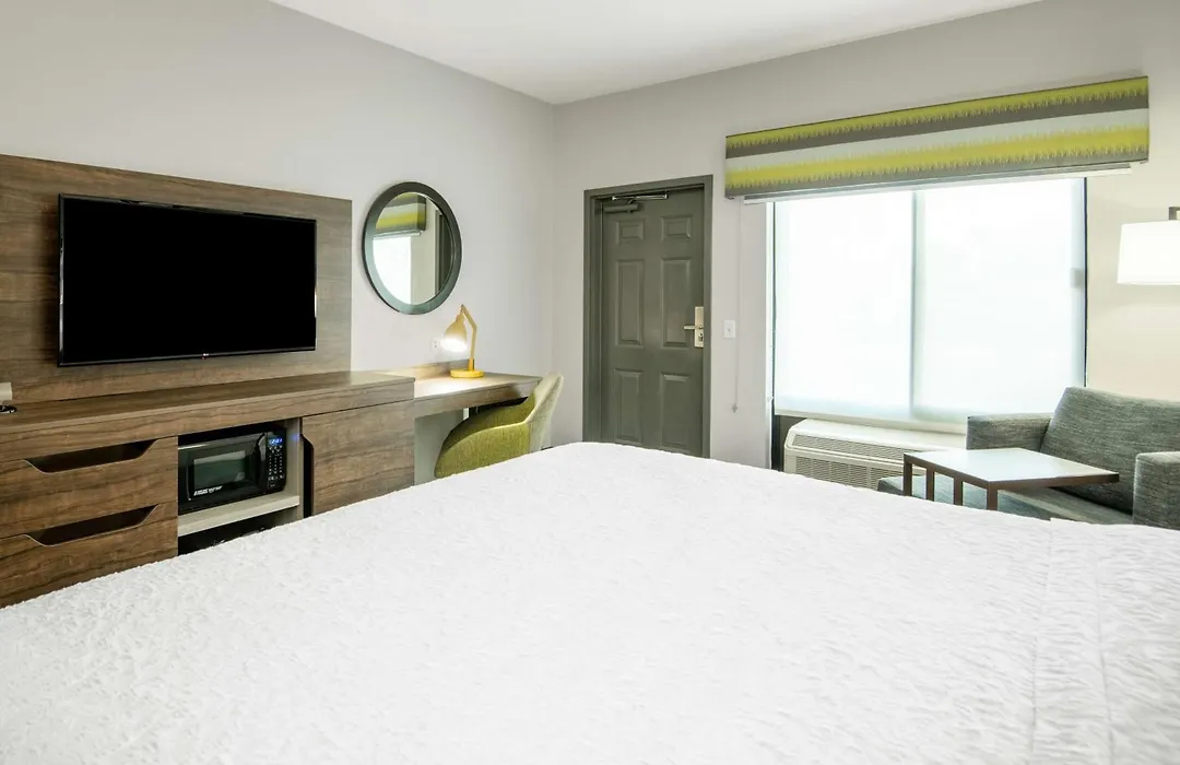 Hampton Inn & Suites Las Vegas-Henderson-1