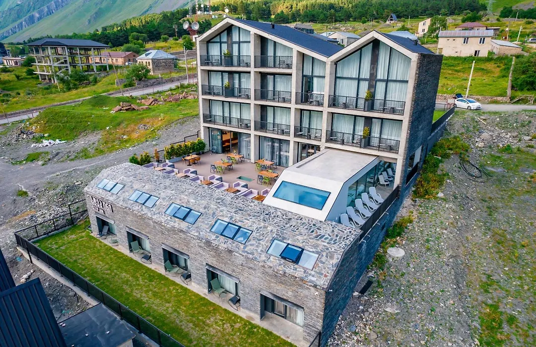 Step Inn - Kazbegi-1