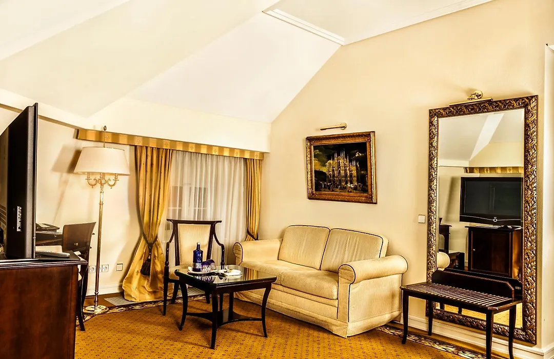 Hotel Suitess-1