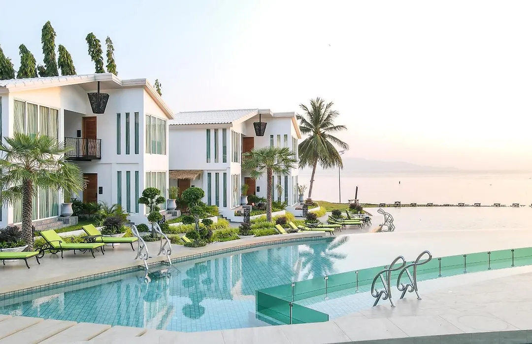 Vannee Golden Sands Beachfront Resort-1
