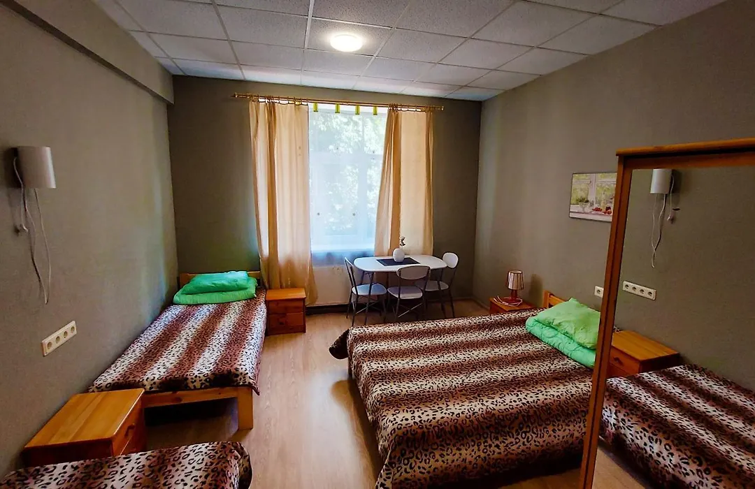 Happy Hostel-1