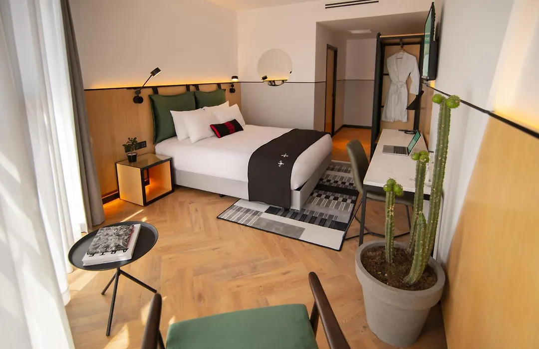 Met Hotel-1