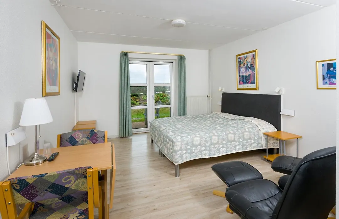 Hvalpsund Faergekro-1