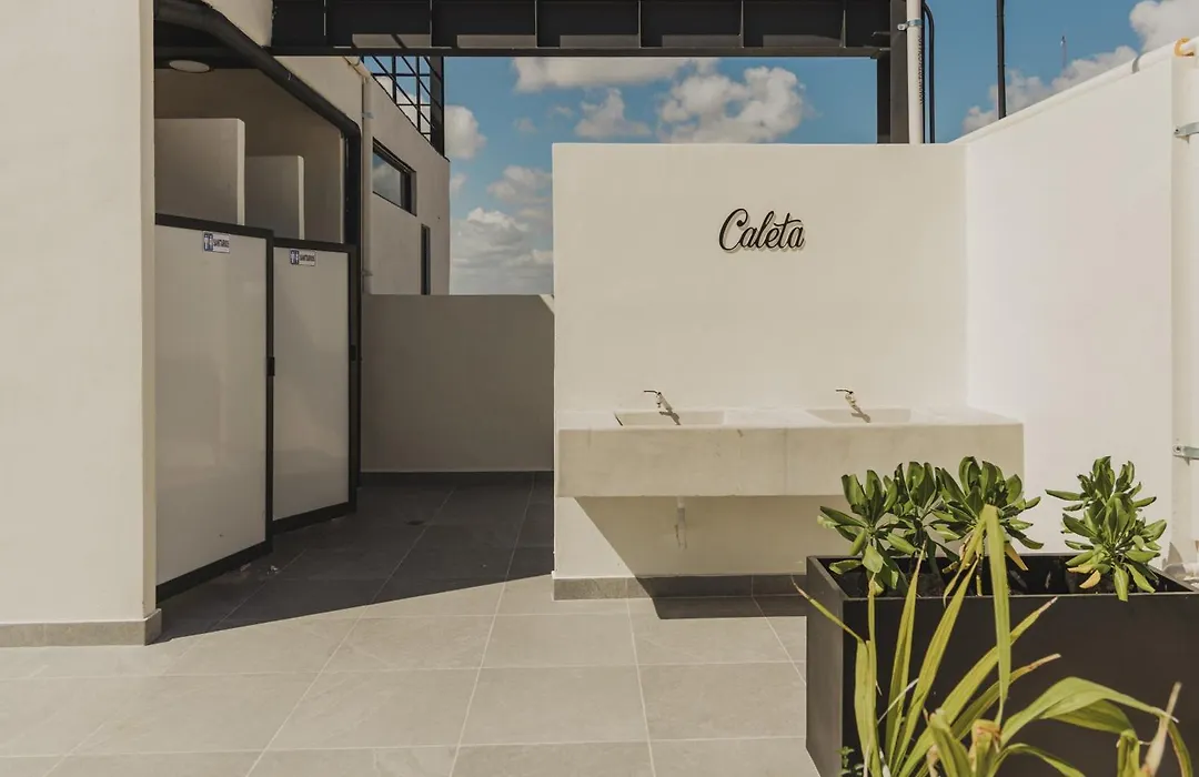 Caleta Hostel Rooftop & Pool-1