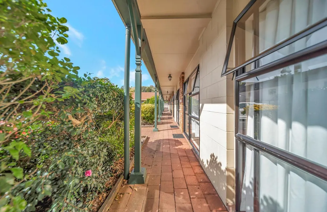 Tudor Court Motor Lodge-1
