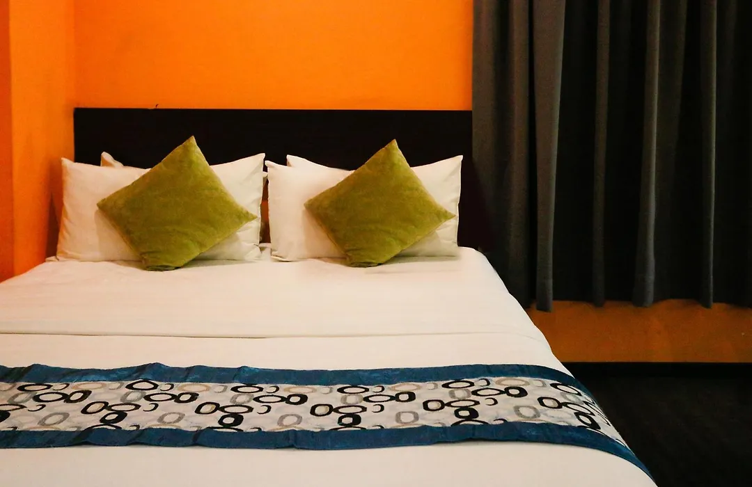Swing & Pillows - Golden Roof Hotel Ampang, Ipoh-1