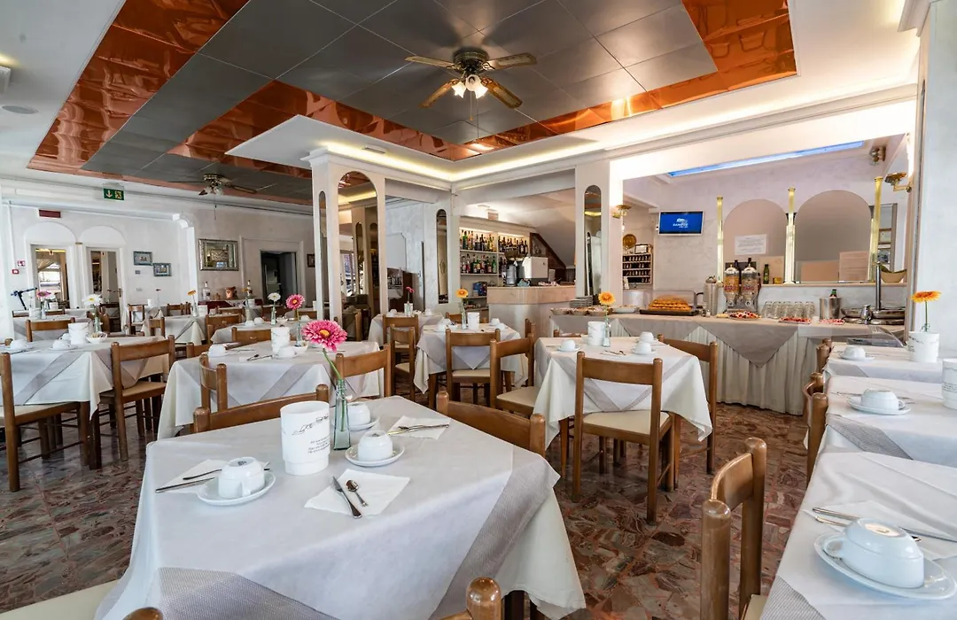 Hotel Britannia Rimini Marina Centro-1
