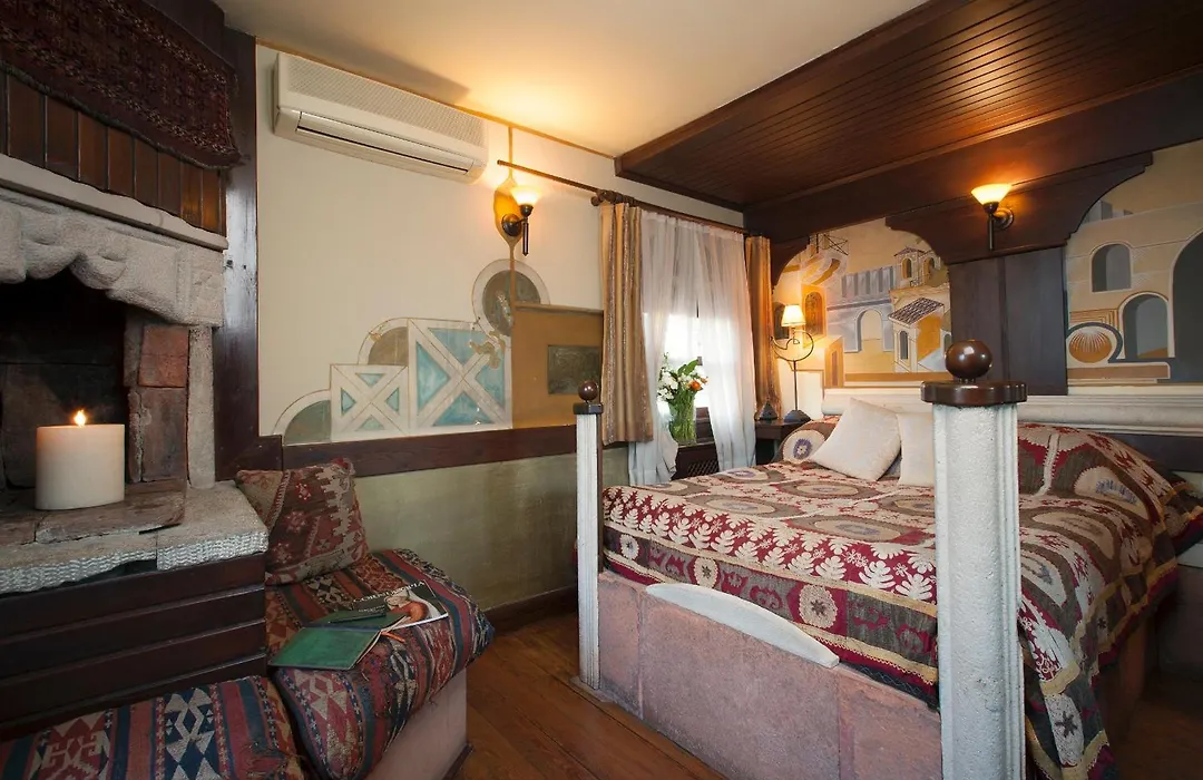 Hotel Empress Zoe-1