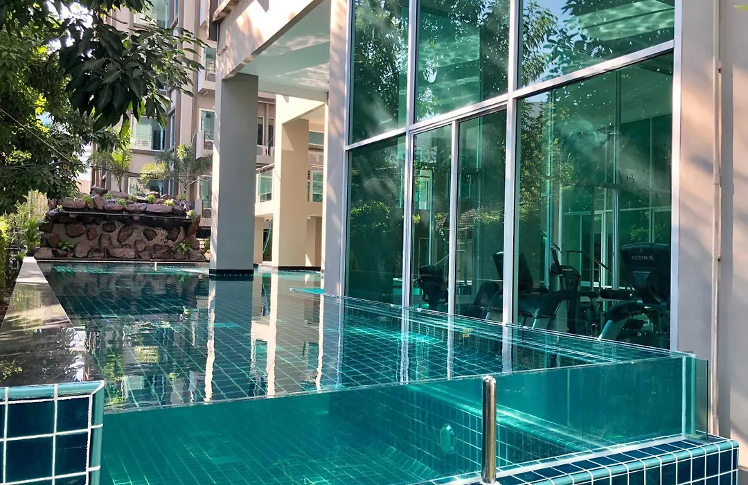 The Lux Ladprao 10-1