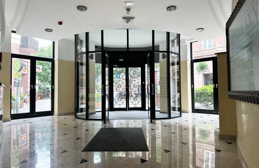King'S Court Apartments - City Centre -Free Garage-1