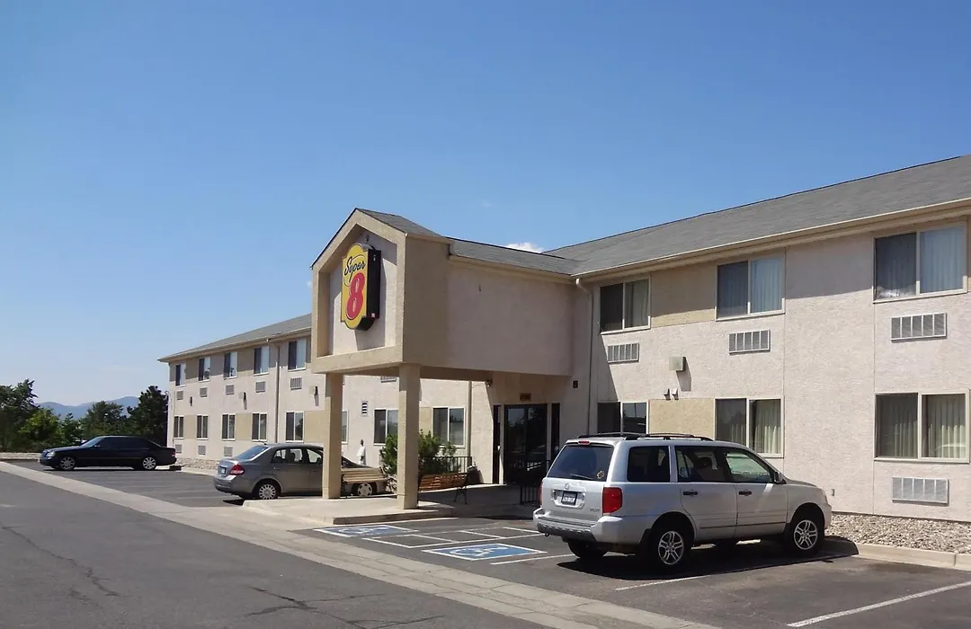 Super 8 By Wyndham Colorado Springs Airport-1