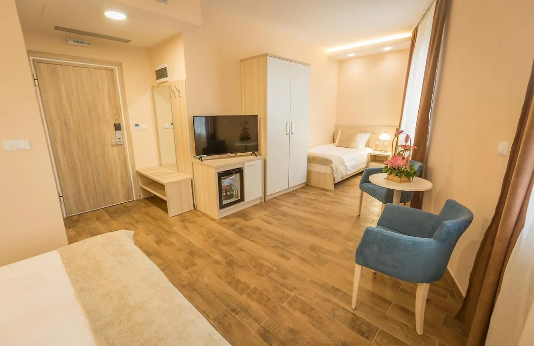 Hotel Mar Garni-1