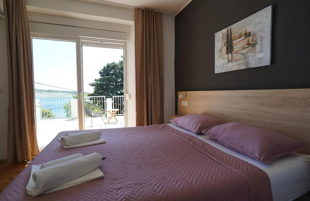 Rooms Villa Lucija-1