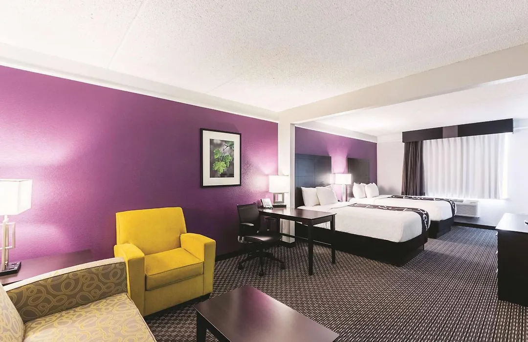La Quinta Inn & Suites By Wyndham San Antonio Downtown-1