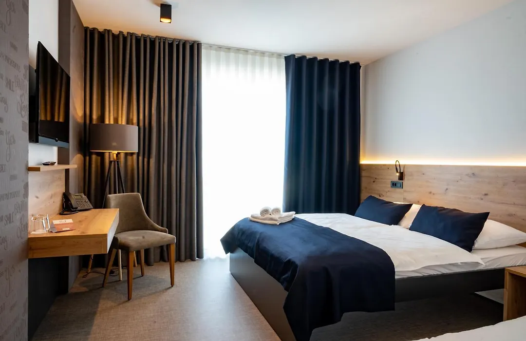 Hotel Leonardo-1