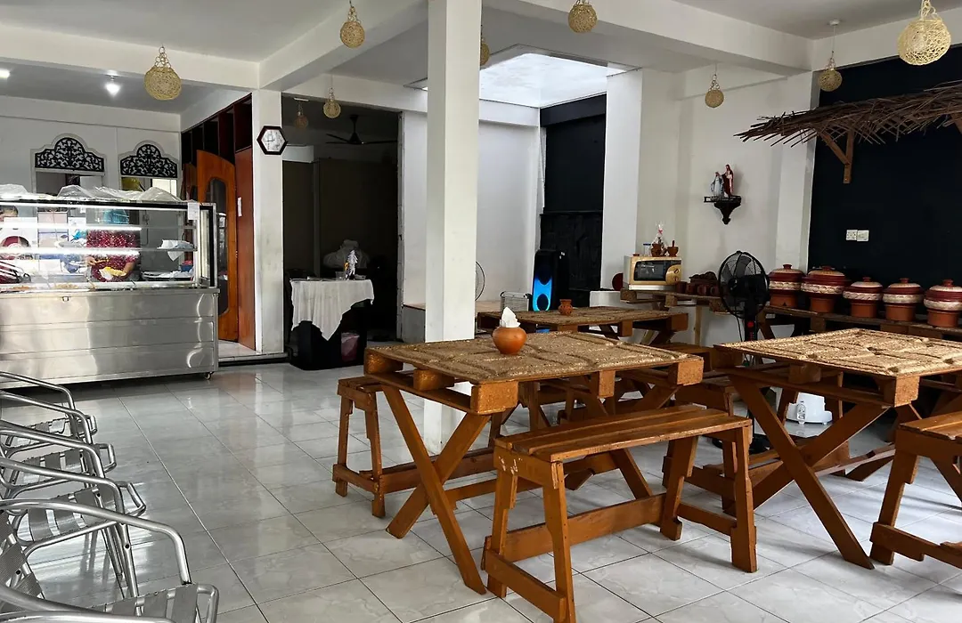 Ramlyn Guesthouse Negombo-1