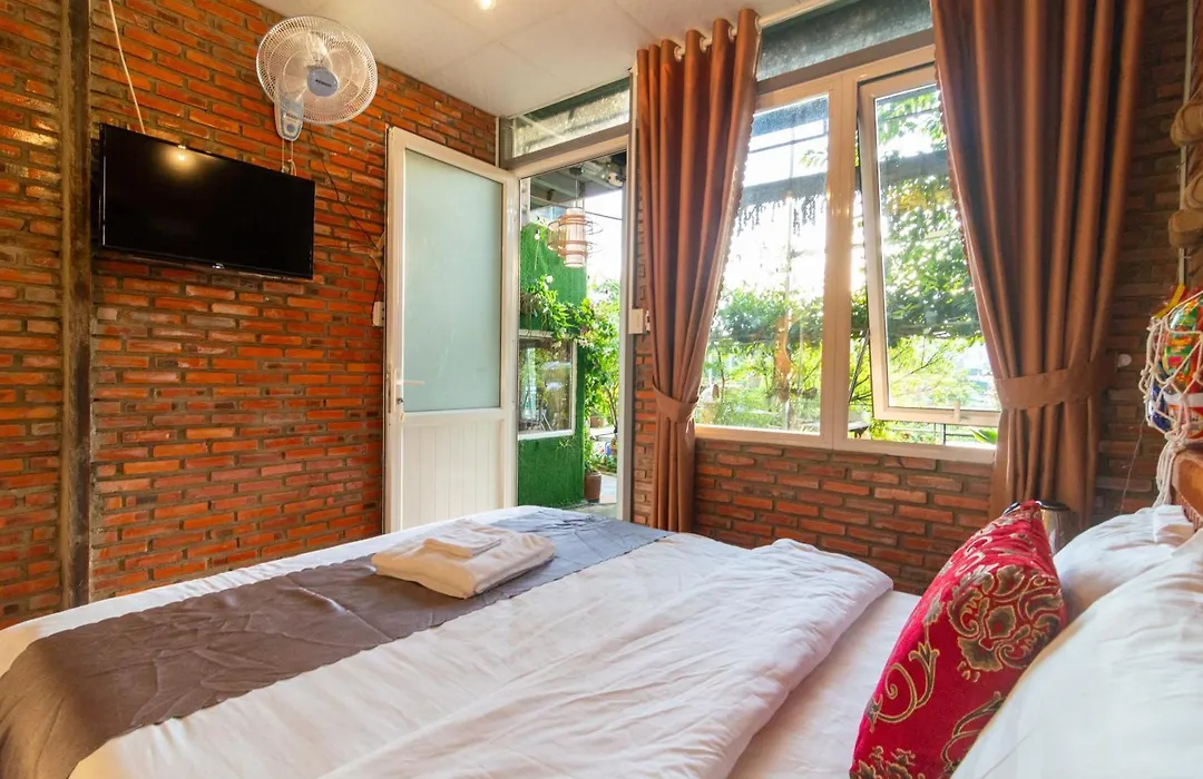 Robins Guesthouse-1