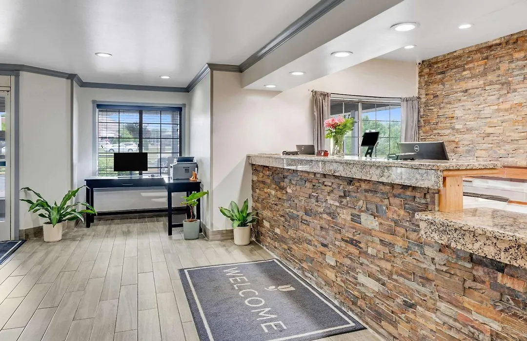 Country Inn & Suites By Radisson, Grand Rapids Airport, Mi-1